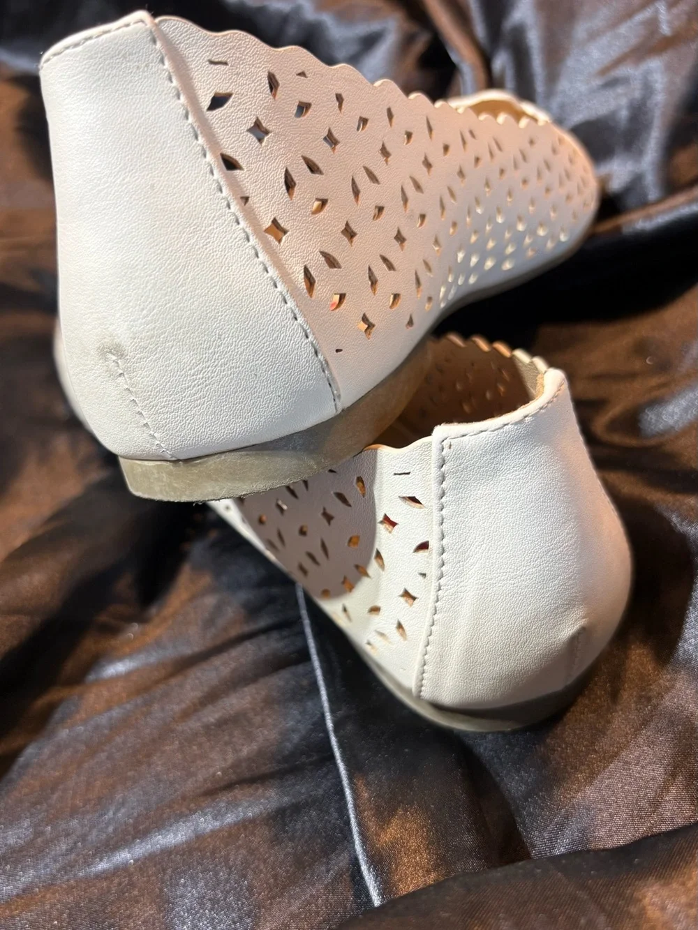 Classic White Laser-Cut Scalloped Edge Flats